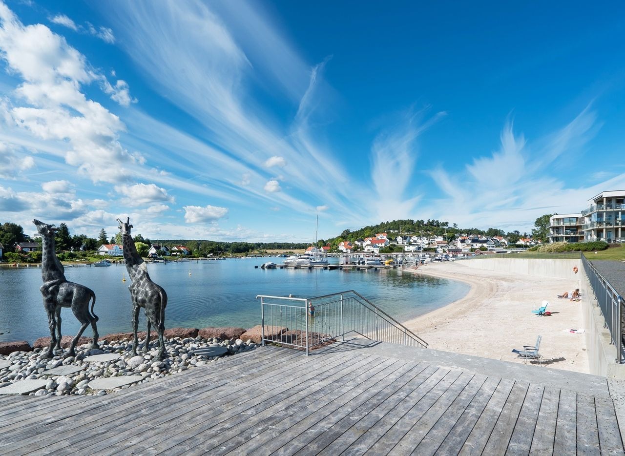 Stranden kun et steinkast fra leiligheten